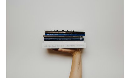 Půjčená kniha jako zkouška vztahu: O tom zvláštním napětí, když někomu půjčíme svou oblíbenou knihu